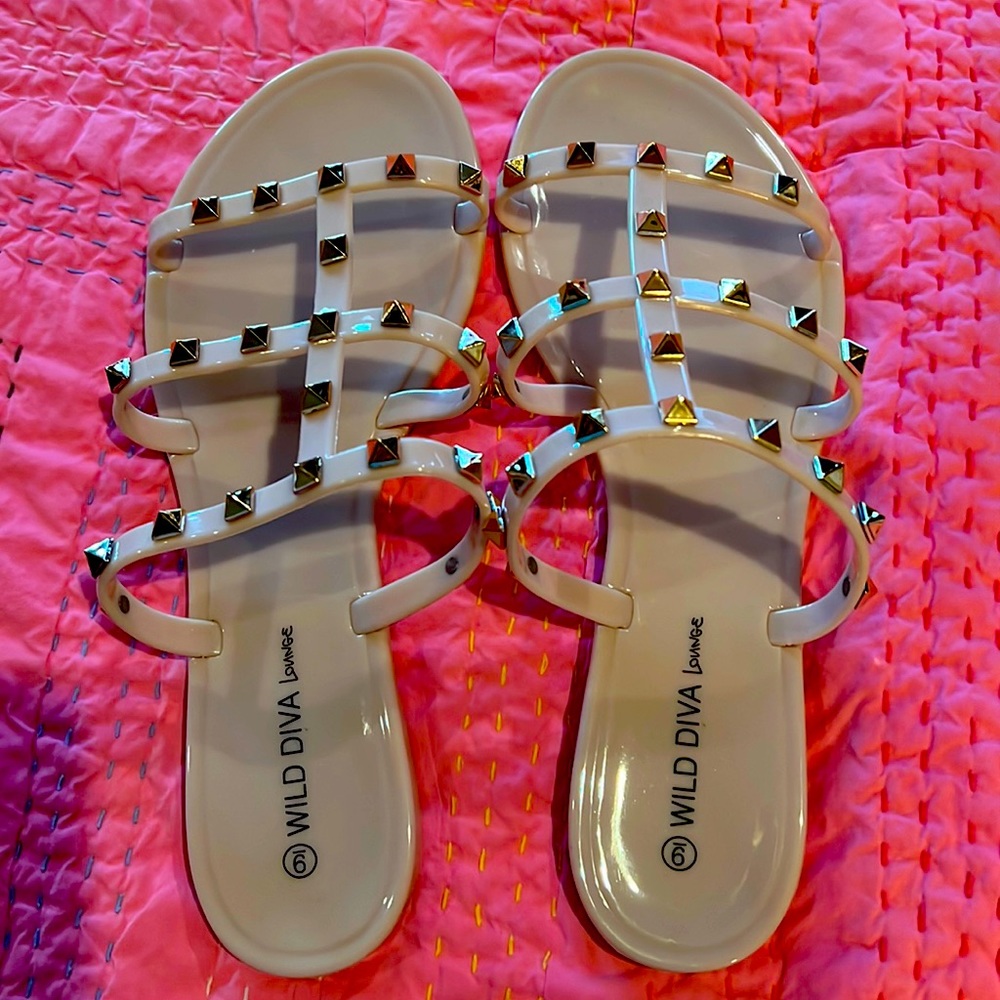 🩴🩴WILD DIVA LOUNGE SANDALS SIZE 9🩴🩴